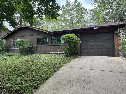 60 Pleasant St, Hoffman Estates, IL 60169
