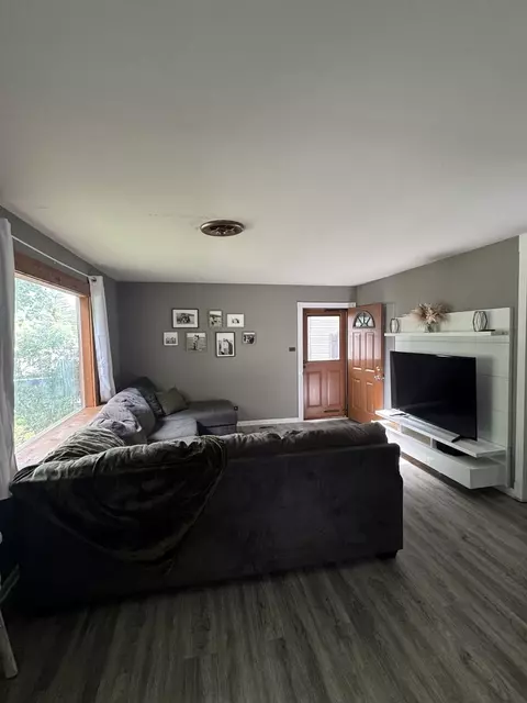 60 Pleasant St, Hoffman Estates, IL 60169 photo 6