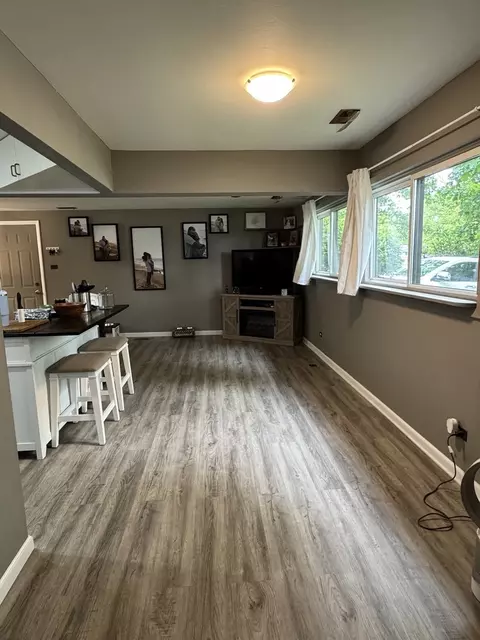 60 Pleasant St, Hoffman Estates, IL 60169 photo 5