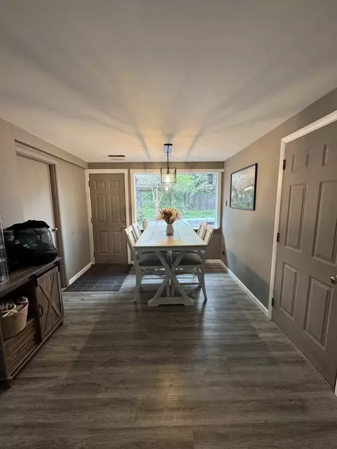 60 Pleasant St, Hoffman Estates, IL 60169 photo 3