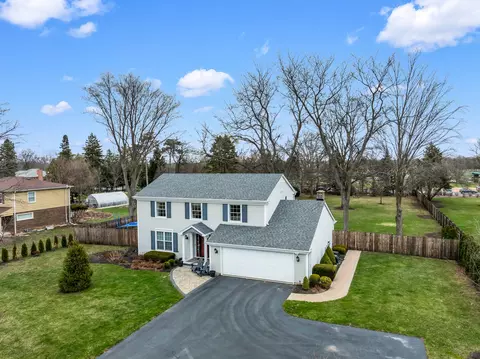23401 N Apple Hill Ln, Lincolnshire, IL 60069