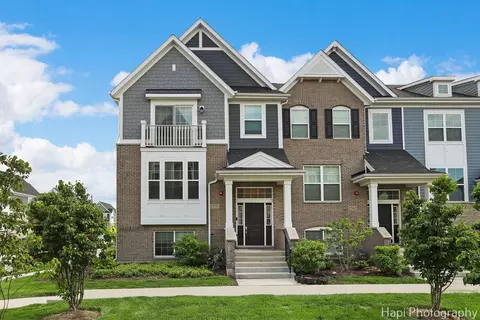 1970 Kingsley Cir, Northbrook, IL 60062