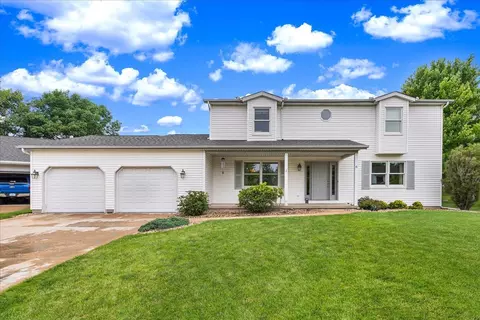 6 Cove Pointe Ct, Bloomington, IL 61704