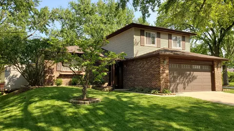 2569 Yellow Star St, Woodridge, IL 60517