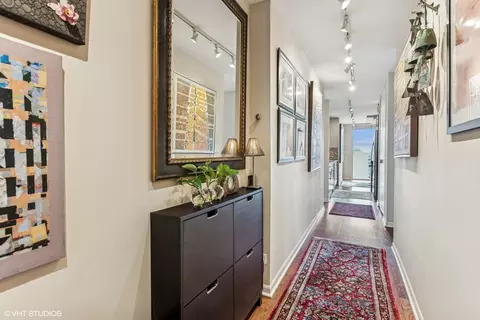 71 E Division St #1606, Chicago, IL 60610 photo 2