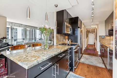 71 E Division St #1606, Chicago, IL 60610 photo 14