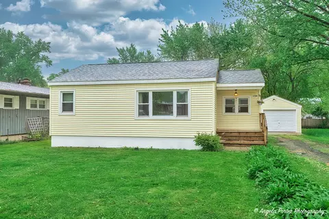 1720 Rogers Ave, Mchenry, IL 60050