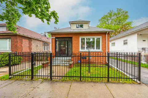 8425 S Essex Ave, Chicago, IL 60617