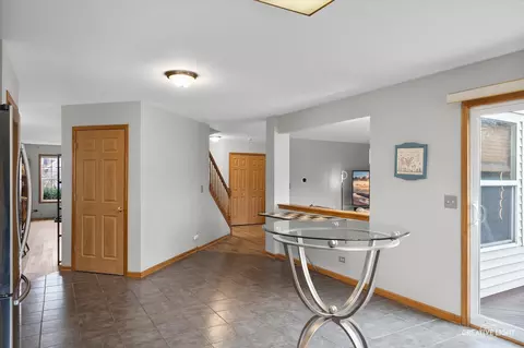 Entry Way - 2355 Avalon Ct, Aurora, IL 60503 photo 2 of 2