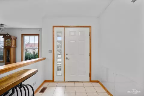 Entry Way - 2355 Avalon Ct, Aurora, IL 60503 photo 1 of 2
