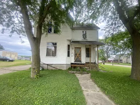 131 S 3rd St, Oregon, IL 61061