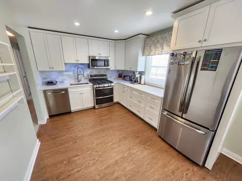 Kitchen - 271 E Cleburne Ave, Bartlett, IL 60103 photo 1 of 1
