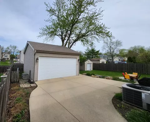 Exterior - 271 E Cleburne Ave, Bartlett, IL 60103 photo 2 of 3