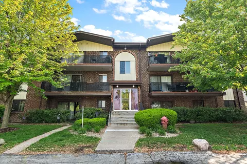 5235 James Ln #1202, Crestwood, IL 60418