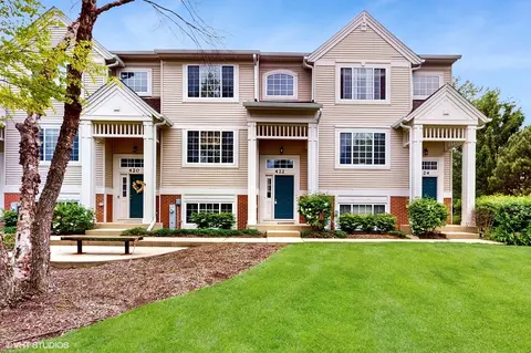422 Cary Woods Cir, Cary, IL 60013