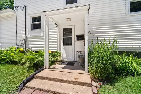 Exterior - 1609 E Taylor St, Bloomington, IL 61701 photo 5 of 8