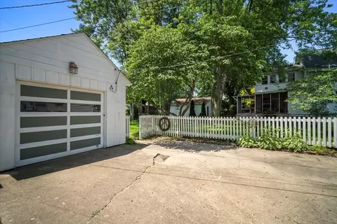 Exterior - 1609 E Taylor St, Bloomington, IL 61701 photo 8 of 8