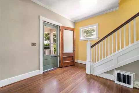 Entry Way - 1609 E Taylor St, Bloomington, IL 61701 photo 2 of 2