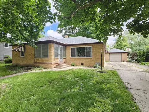 1212 N Mill St, Pontiac, IL 61764