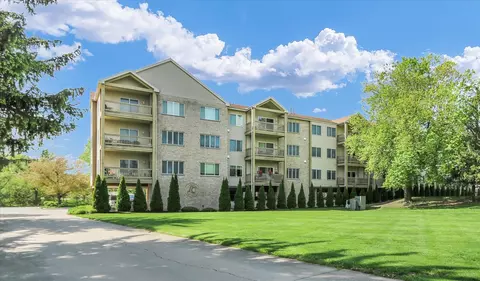 3801 Clubhouse Dr #103, Champaign, IL 61822