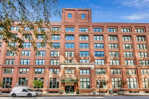 411 W Ontario St #427, Chicago, IL 60654