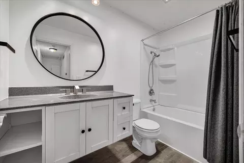 Bath - 1403 Hanson Dr, Normal, IL 61761 photo 1 of 3
