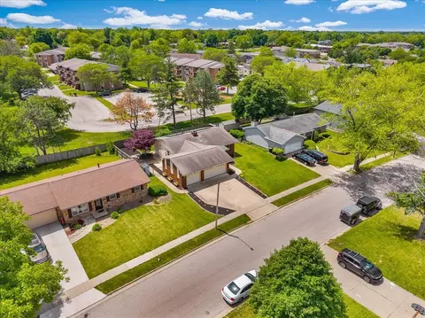 View/Area - 1403 Hanson Dr, Normal, IL 61761 photo 2 of 9