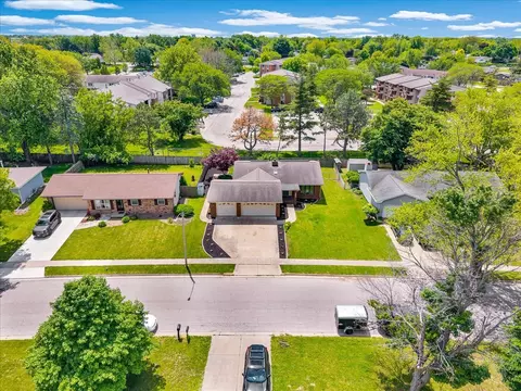View/Area - 1403 Hanson Dr, Normal, IL 61761 photo 1 of 9