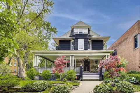 1701 W Chase Ave, Chicago, IL 60626