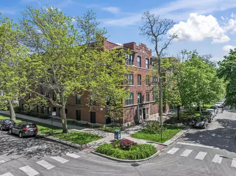 7029 N Greenview Ave #2S, Chicago, IL 60626