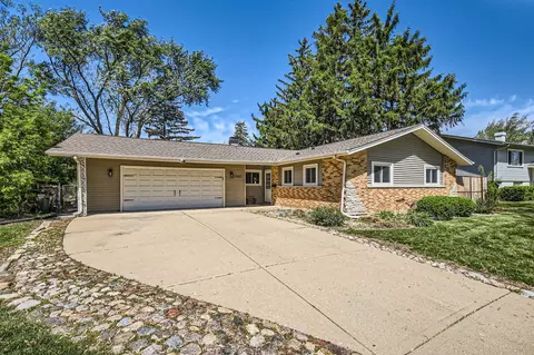 1360 Gentry Rd, Hoffman Estates, IL 60169