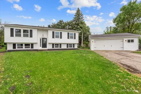 18851 W Circle Ct, Grayslake, IL 60030