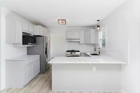 Kitchen - 1918 Haverhill Cc, Normal, IL 61761 photo 3 of 7