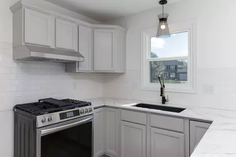 Kitchen - 1918 Haverhill Cc, Normal, IL 61761 photo 6 of 7