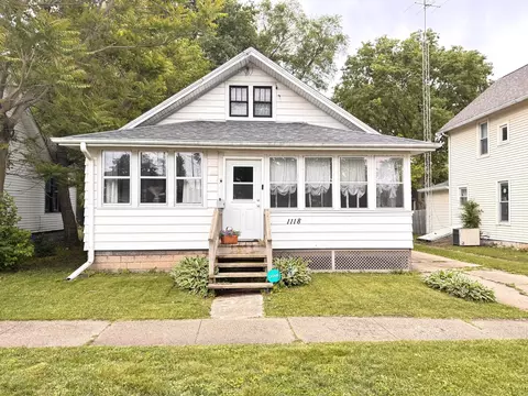 1118 W 4th St, Dixon, IL 61021