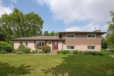 28671 Moose Range Rd, Sycamore, IL 60178