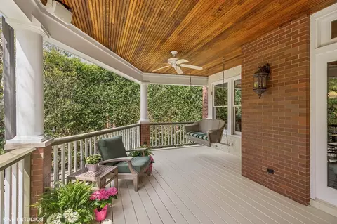 Exterior - 548 Cherry St, Winnetka, IL 60093 photo 4 of 7