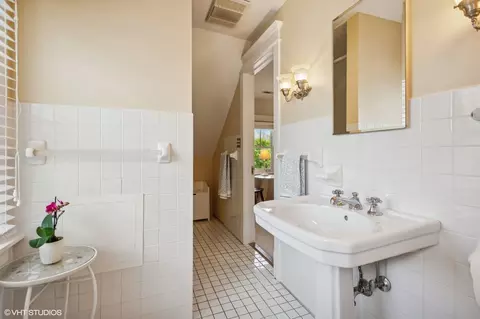 Bath - 548 Cherry St, Winnetka, IL 60093 photo 3 of 3