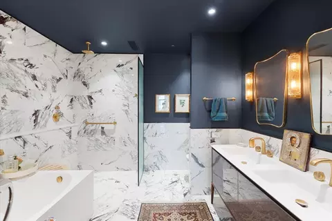Bath - 159 E Walton Pl #8C, Chicago, IL 60611 photo 1 of 4