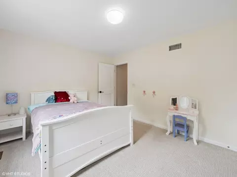 Bedroom - 1002 Elmdale Rd, Glenview, IL 60025 photo 8 of 9