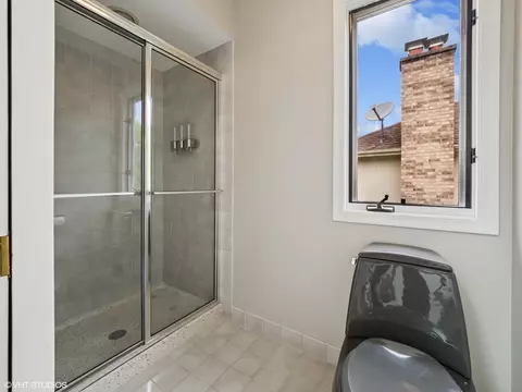 Bath - 1002 Elmdale Rd, Glenview, IL 60025 photo 3 of 5