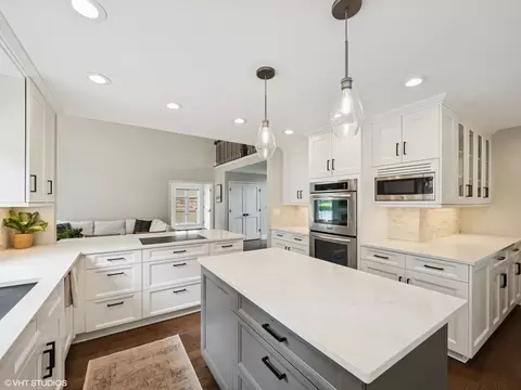 Kitchen - 1002 Elmdale Rd, Glenview, IL 60025 photo 4 of 8