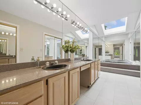 Bath - 1002 Elmdale Rd, Glenview, IL 60025 photo 2 of 5