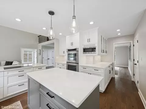 Kitchen - 1002 Elmdale Rd, Glenview, IL 60025 photo 3 of 8