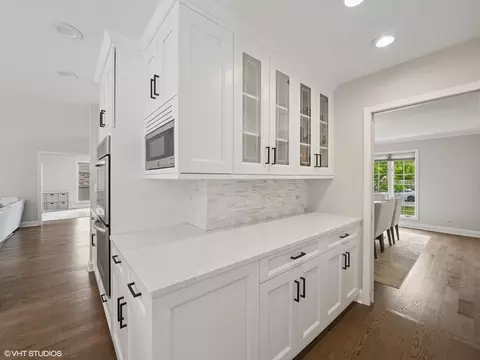 Kitchen - 1002 Elmdale Rd, Glenview, IL 60025 photo 5 of 8