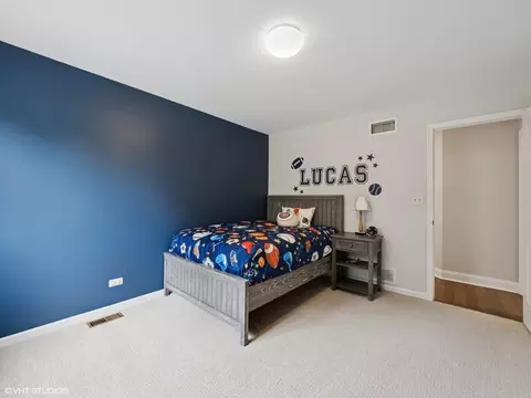 Bedroom - 1002 Elmdale Rd, Glenview, IL 60025 photo 6 of 9