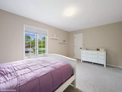 Bedroom - 1002 Elmdale Rd, Glenview, IL 60025 photo 5 of 9