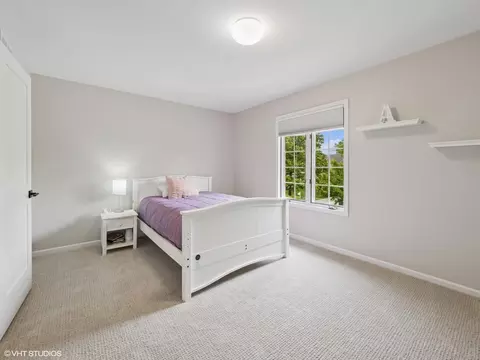 Bedroom - 1002 Elmdale Rd, Glenview, IL 60025 photo 4 of 9