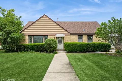 4621 Scott St, Schiller Park, IL 60176