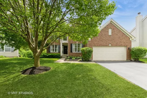 251 Boulder Ct, Gilberts, IL 60136